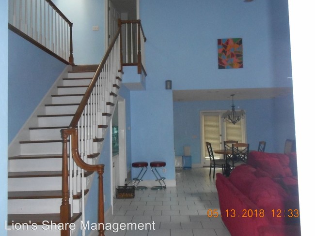 Building Photo - 3 br, 2 bath House - 1009 Myers Park Dr.