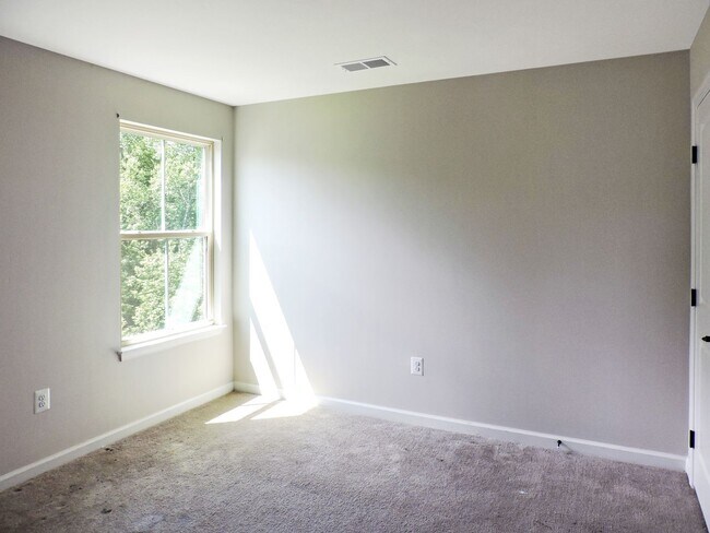 Building Photo - 9166 Beechdale Ct