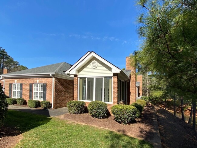 Building Photo - 534 McKirkland Ct. in Troon Village - 2 Be...