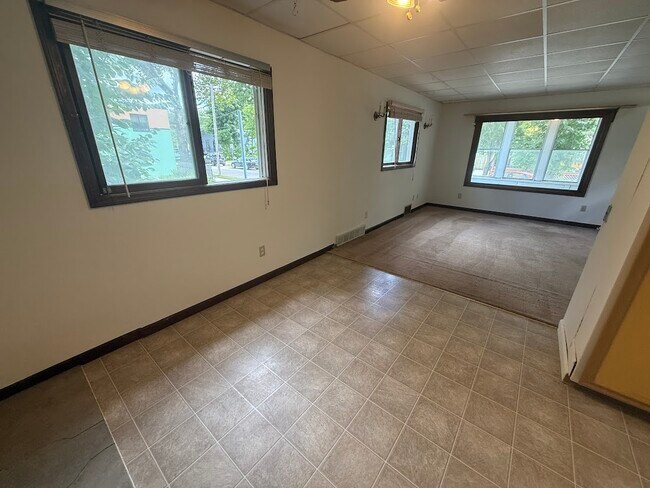 Foto del edificio - 1330 Dewey Ct