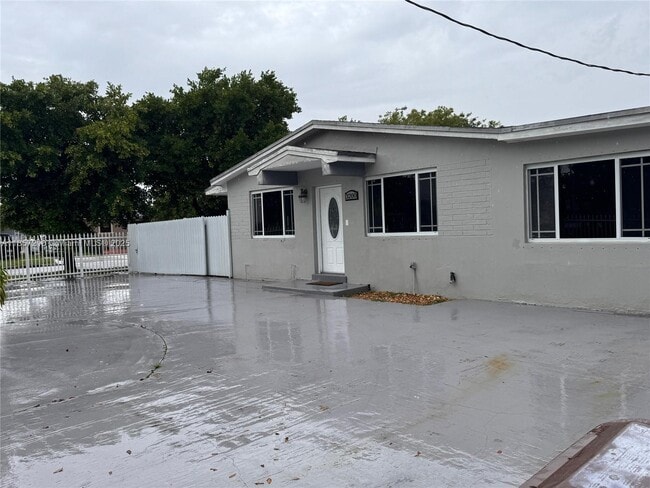 Building Photo - 3200 W 7th Ave