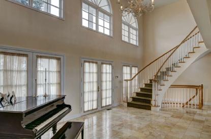 Building Photo - 39 Pheasant Close E