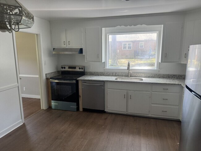 Foto del edificio - 5048 Grassmere Rd