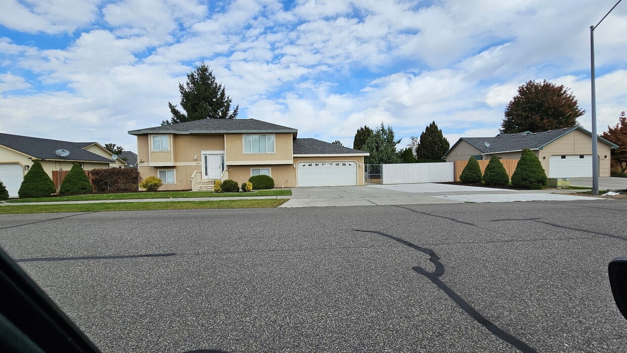 Foto principal - 4411 Sinai Dr