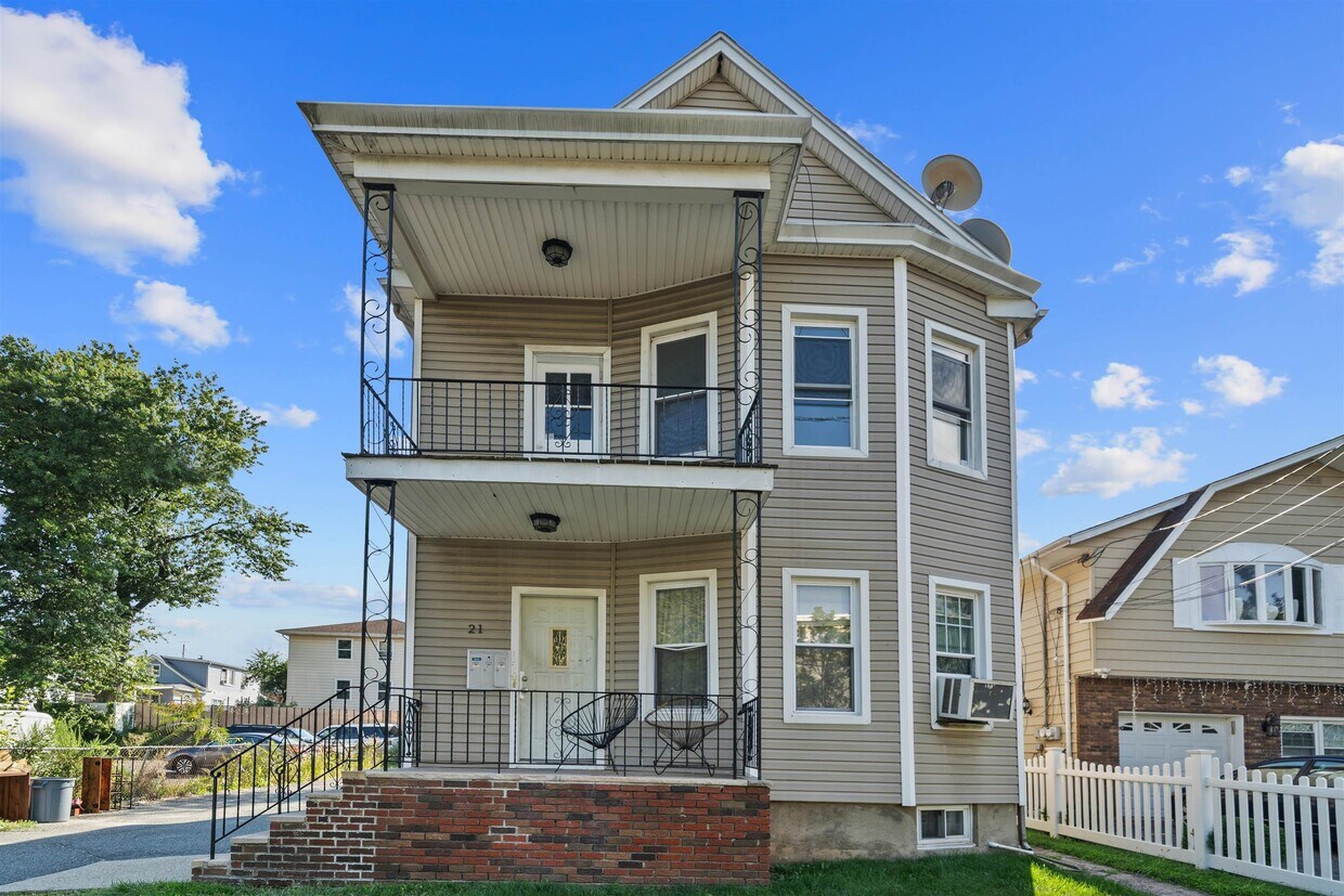 Primary Photo - 21 Walnut St