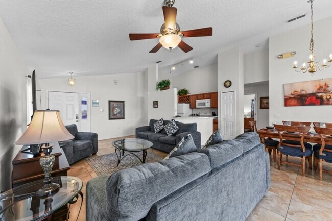 Building Photo - 447 High Point Dr