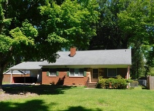 Building Photo - 411 Gray Dr