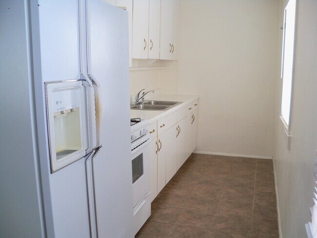 Building Photo - 2103 8th Ave N
