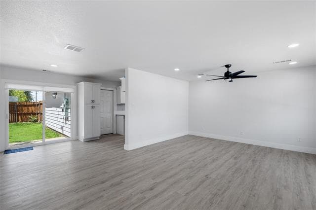 Building Photo - 2025 Red Cloud Dr