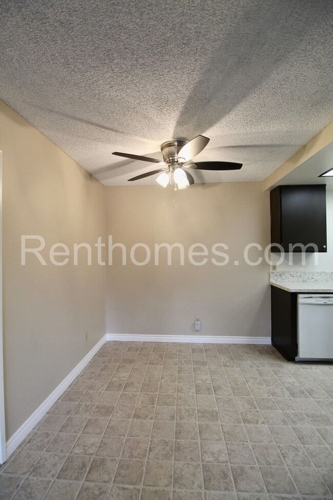 Foto del edificio - 10232 Black Mountain Rd