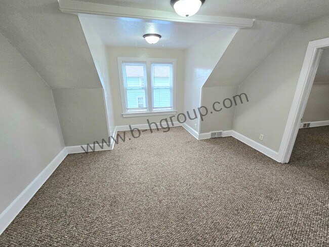 Building Photo - 1827 53rd St