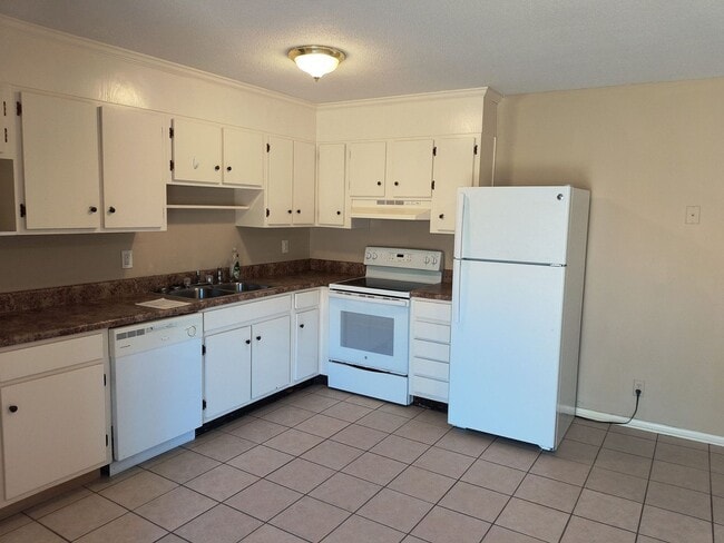 Photo - 3919 Kingsbridge Rd Apartment