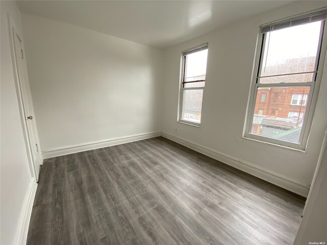 Building Photo - 60-51-60-60 60th Dr