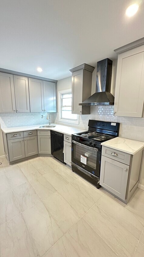 Primary Photo - 12316 135th St