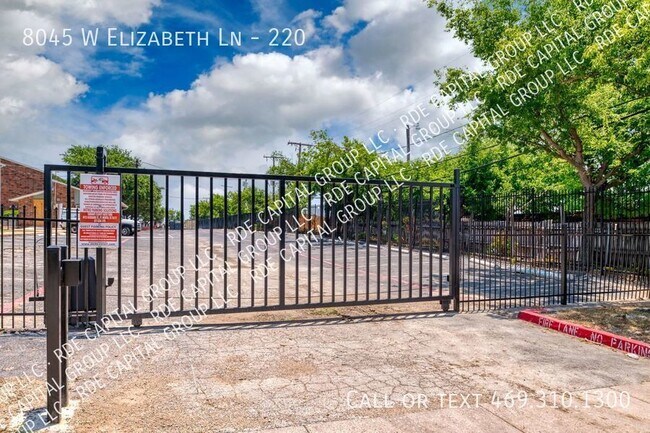 Building Photo - Newly Renovated! Move in Special! Se Habla...