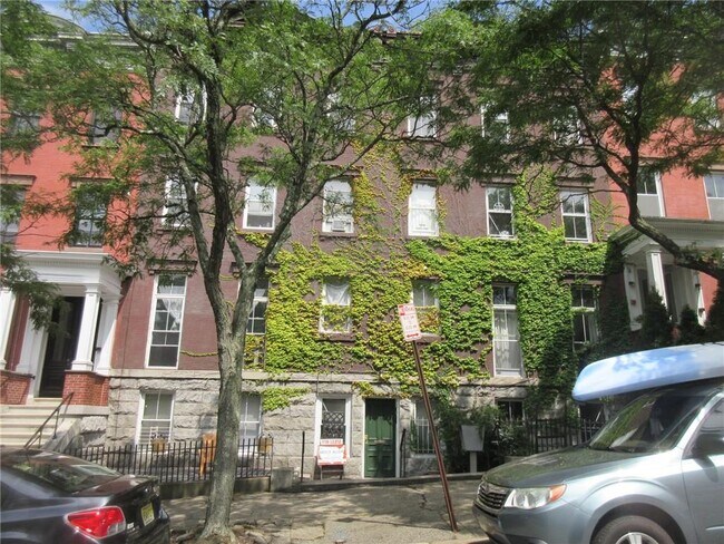Foto del edificio - 100 Bowen St