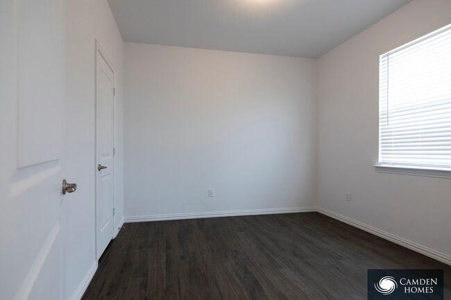 Foto del edificio - 2323 Brandon St