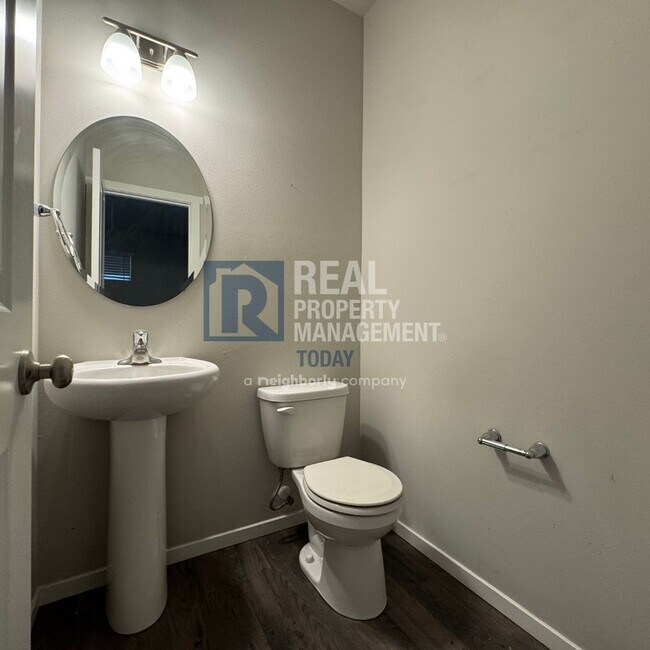 Building Photo - Beautiful 4 Bedroom In Lipoma Firs!