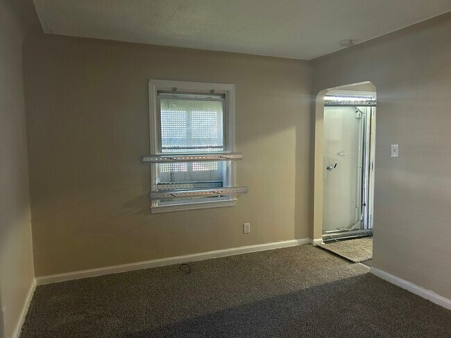 Foto del edificio - 6491 Stahelin Avenue