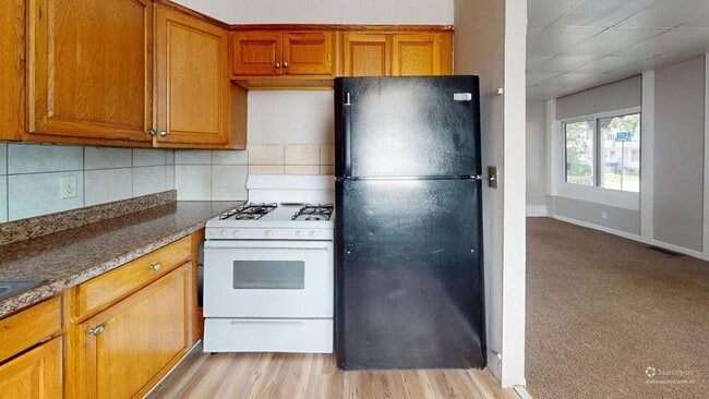 Building Photo - 104 8th St NE