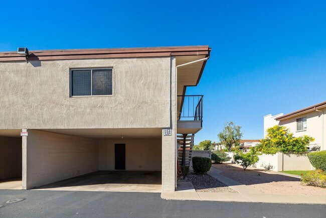 Foto del edificio - Moon Valley Townhouse at 7th and T-Bird!