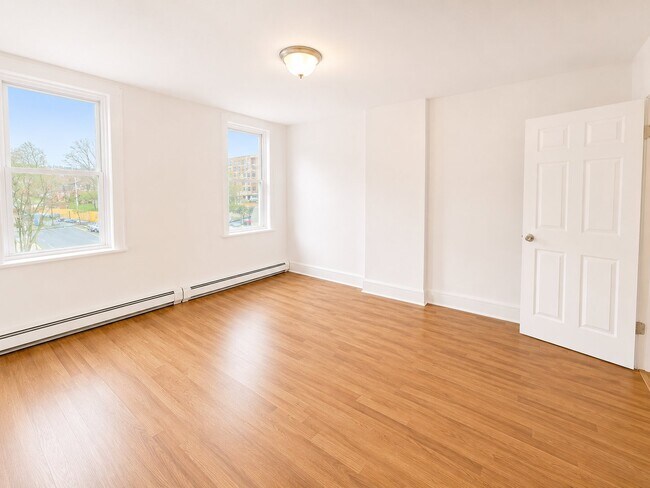 Foto del edificio - 100 S Essex Ave
