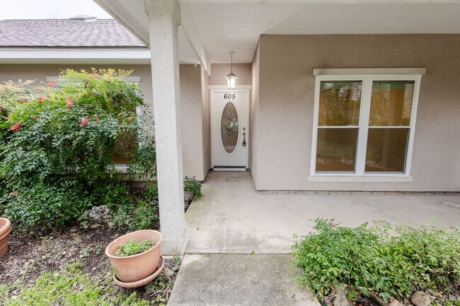 Building Photo - Prime Location Gem in the Heart of San Marcos