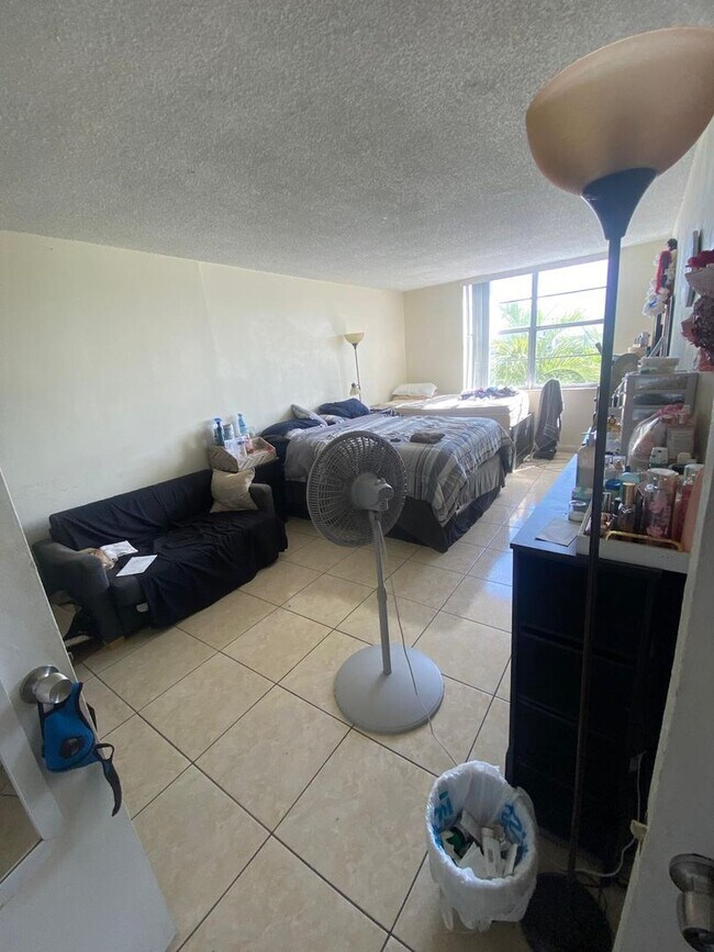 Foto del edificio - Charming 2 Bed 2 bath in a gated community close to it all!