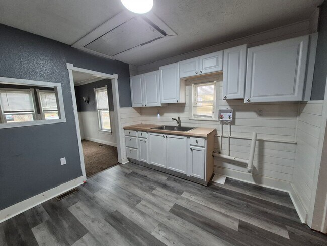 Foto del edificio - Cozy 2-Bedroom on quiet street