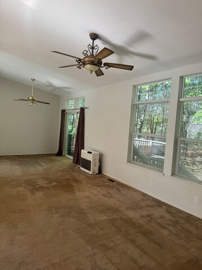 Foto del edificio - 3 BEDROOM COUNTRY HOME IN SHINGLETOWN