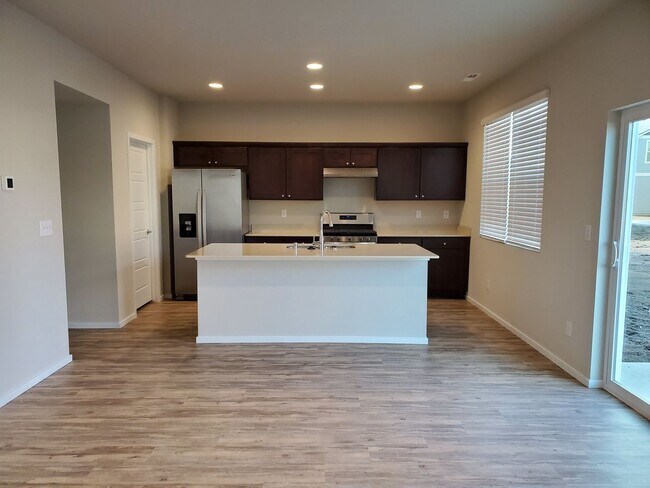 Foto del edificio - Beautiful 4 Bedroom Home In Cheney Coming Soon!