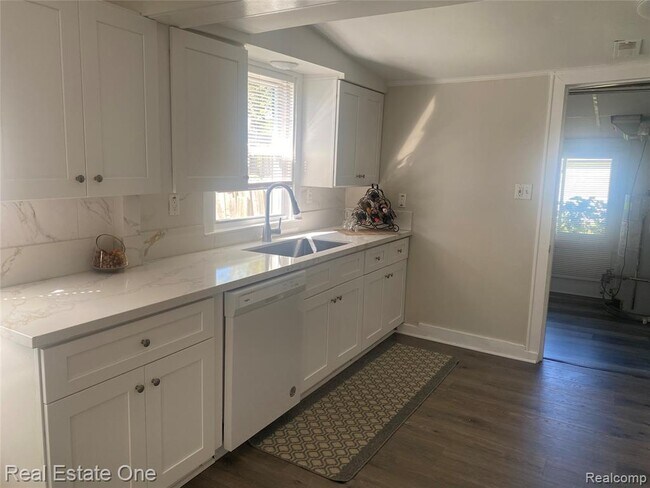 Foto del edificio - 16228 Kirkshire Ave