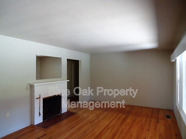 Building Photo - 1159 Sierra Vista Way