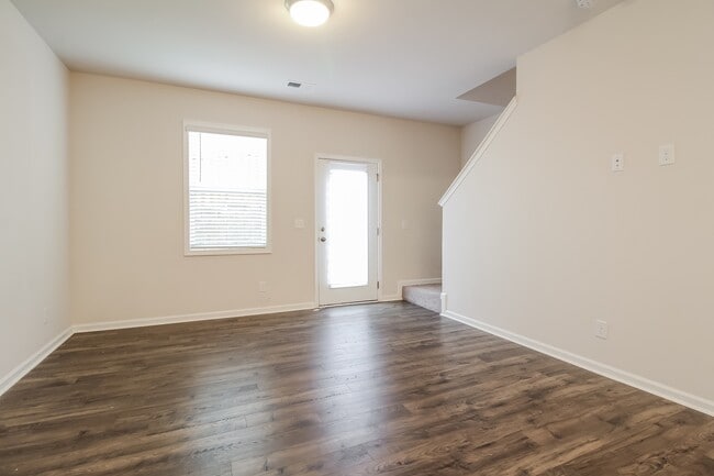 Building Photo - 1 Oak Rose Dr