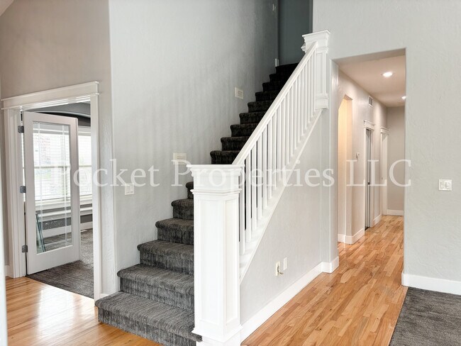 Building Photo - 874 E Forest Ridge Ct