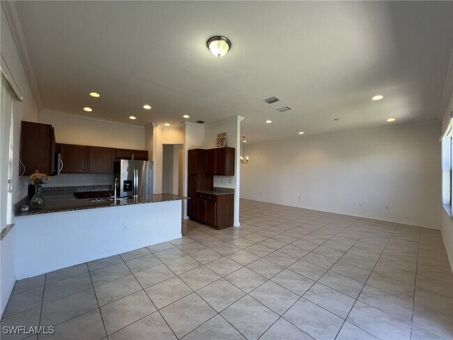 Foto del edificio - 5389 Cameron Dr