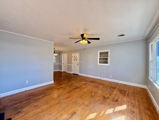 Foto del edificio - 800 McAbee Dr