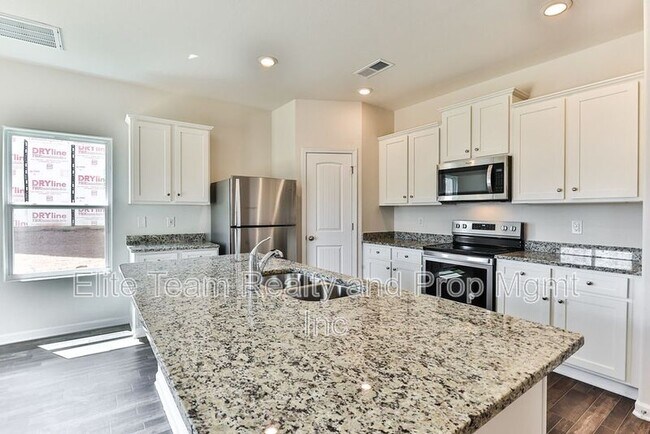 Foto del edificio - 6132 Ahoskie Dr