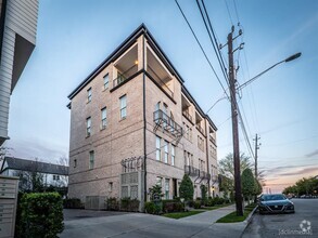 Building Photo - 2709 Capitol St