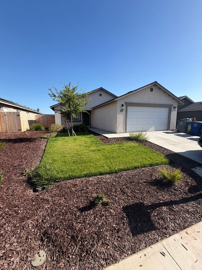 Building Photo - 2450 W Park Dr