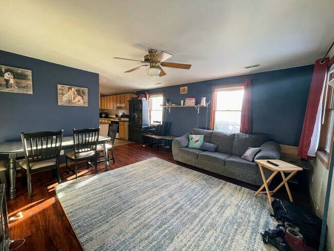 Building Photo - 1424 Summit Ave