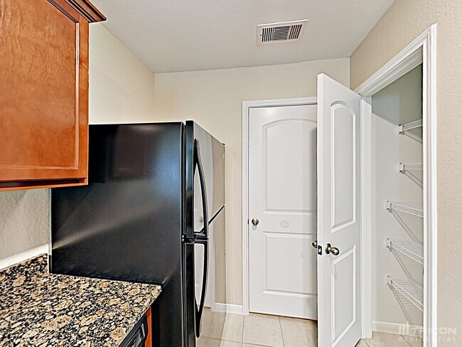 Foto del edificio - 733 Totem Trail Dr