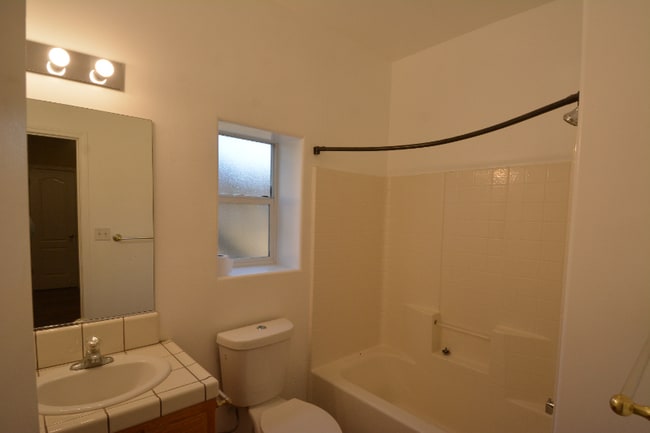Foto del edificio - 408 Brite Meadow Ct