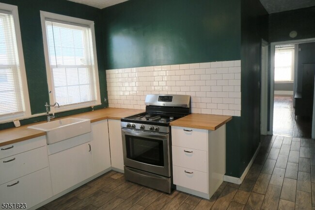 Foto del edificio - 41-43 Finlay Pl