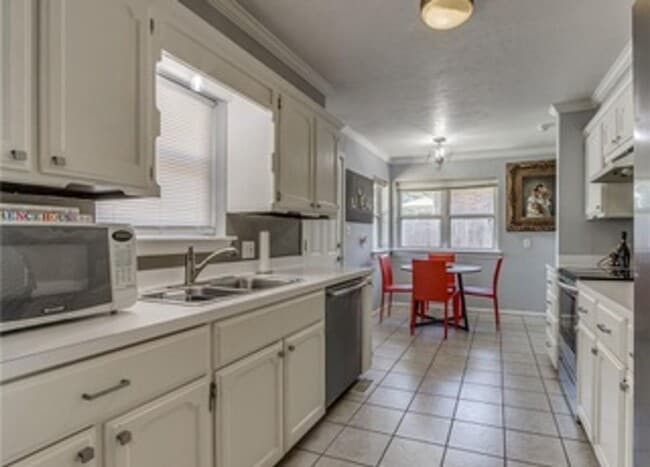 Foto del edificio - 3 Bed 1.5 Bath 2 Car Garage -Casady Hills ...