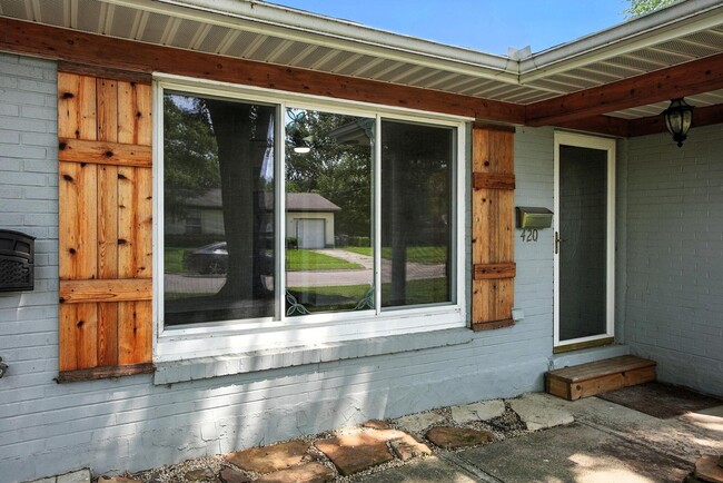 Building Photo - 420 Barwood Dr