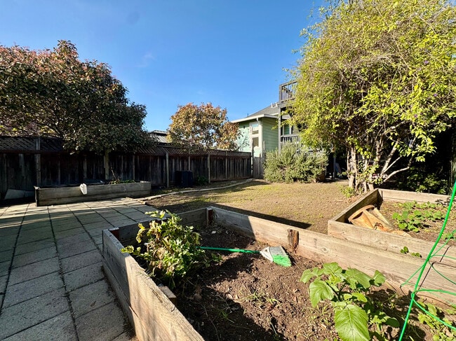 Building Photo - 695 30th St