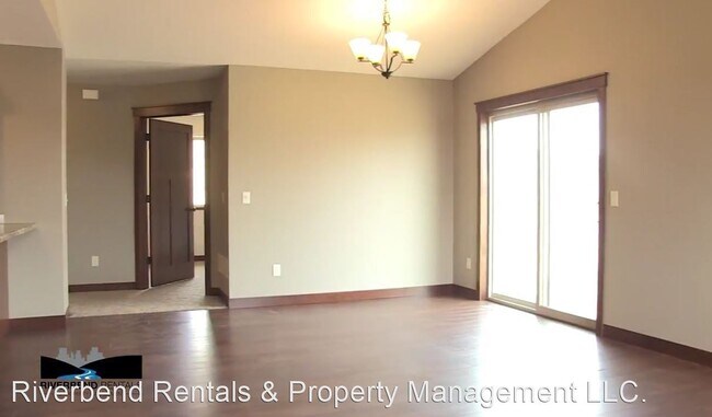 Building Photo - 3 br, 2 bath House - 4992 Waylon St