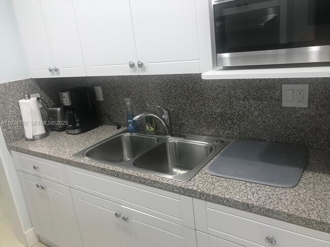 Building Photo - 7921 Abbott Ave