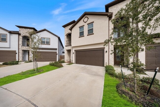 Photo - 2019 Olivos St Apartment